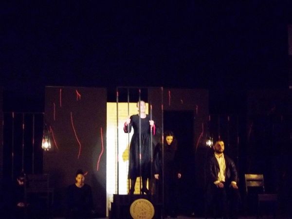 35ο Π.Φ.Ε.Θ. Καρδίτσας: Τη Θεατρική Σκηνή Ηρακλείου Κρήτης στο έργο «Η αγάπη άργησε μια μέρα» απόλαυσε την Τρίτη το κοινό
