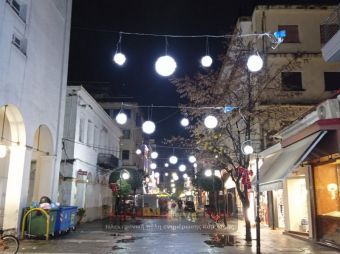 Σε σταδιακή λειτουργία ο φωτεινός εορταστικός διάκοσμος στην Καρδίτσα (+Φώτο)