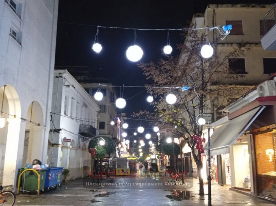 Σε σταδιακή λειτουργία ο φωτεινός εορταστικός διάκοσμος στην Καρδίτσα (+Φώτο)