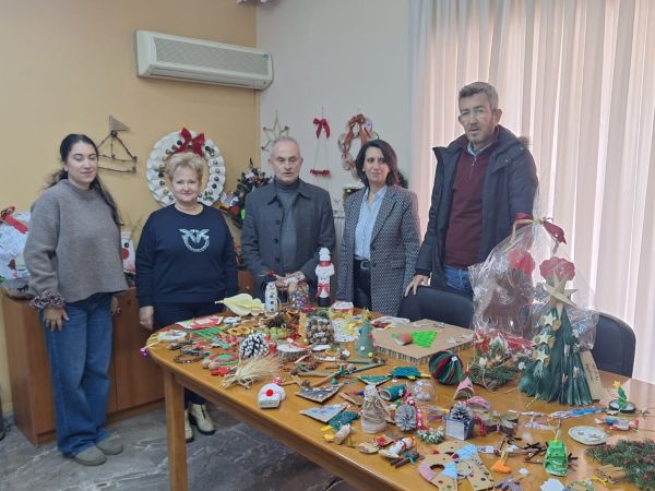 Δ.Π.Ε. Καρδίτσας: «Χειροτεχνώντας Οικολογικά Χριστούγεννα»!
