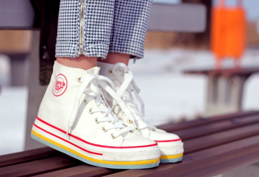 Sneakers για Ζευγάρια: Πώς να Πετύχετε το Τέλειο Matchy-Look