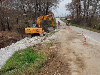 Σε εξέλιξη οι εργασίες αποκατάστασης ζημιών στο επαρχιακό οδικό δίκτυο της κοινότητας Καλλιφωνίου