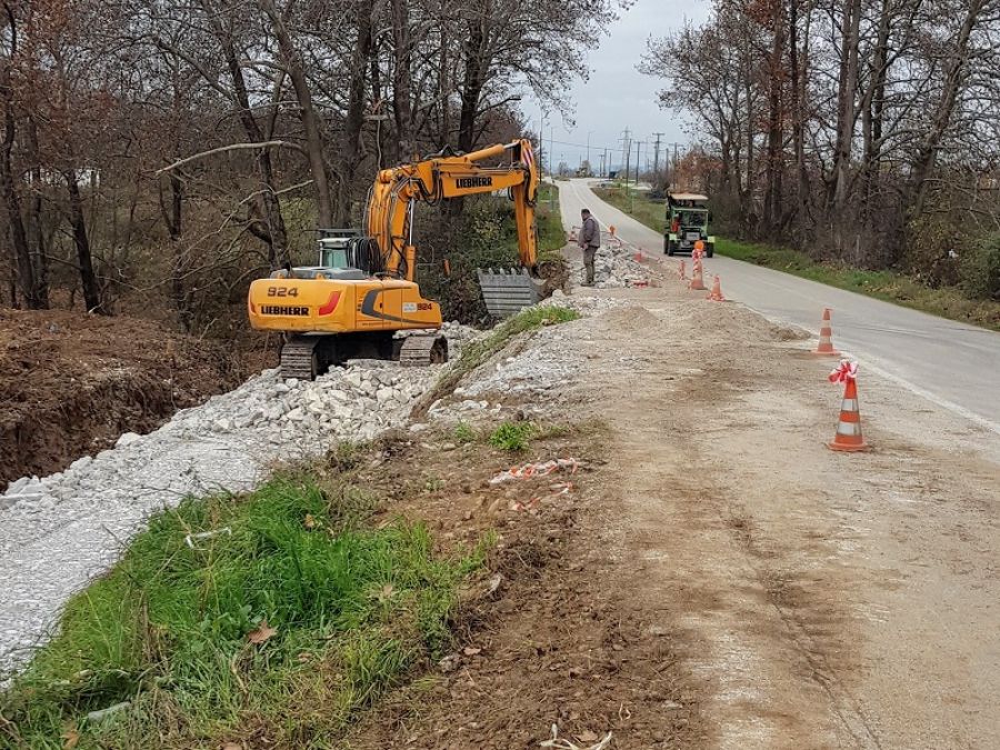 Σε εξέλιξη οι εργασίες αποκατάστασης ζημιών στο επαρχιακό οδικό δίκτυο της κοινότητας Καλλιφωνίου