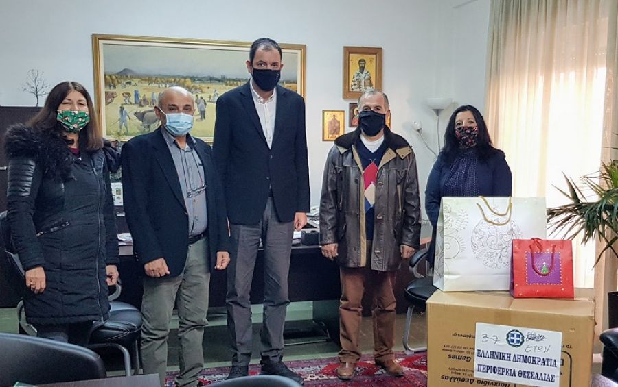 Ευχές και δώρα για τα παιδιά Συλλόγων με Ειδικές Ανάγκες από την Περιφέρεια Θεσσαλίας
