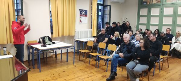 Ενημερωτική Δράση της Εθελοντικής Ομάδας Διάσωσης Καρδίτσας στο Εσπερινό Γυμνάσιο με Λυκειακές Τάξεις Καρδίτσας