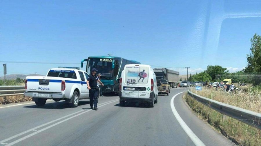 Τροχαίο ατύχημα, με εμπλοκή λεωφορείου στο ύψος του Σιδ. Σταθμού Φαρσάλων