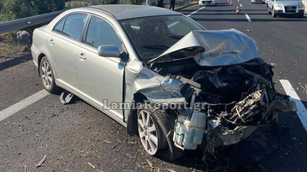 Τροχαίο στην Εθνική Αθηνών-Λαμίας: ΙΧ με οικογένεια προσέκρουσε στα κιγκλιδώματα