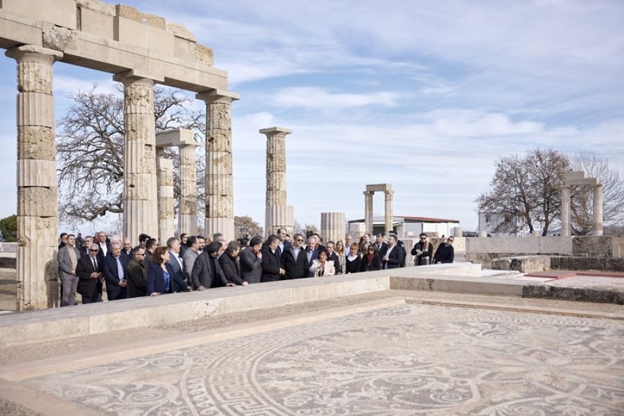 Παρουσία του Πρωθυπουργού Κυρ. Μητσοτάκη εγκαινιάστηκε στις Αιγές το αναστηλωμένο ανακτόρο του βασιλιά των Μακεδόνων, Φιλίππου Β'