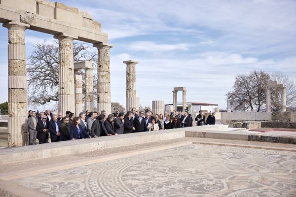 Παρουσία του Πρωθυπουργού Κυρ. Μητσοτάκη εγκαινιάστηκε στις Αιγές το αναστηλωμένο ανακτόρο του βασιλιά των Μακεδόνων, Φιλίππου Β'