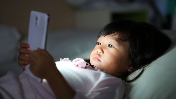 Κίνα: Οι ανήλικοι δεν θα έχουν πρόσβαση στο Ίντερνετ από τα κινητά τους στη διάρκεια της νύχτας