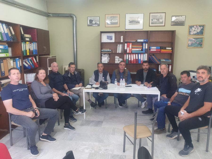 Περιφέρεια Θεσσαλίας: Αυτοψίες σε καλλιεργητικές περιοχές της Λάρισας για την παραμόρφωση καρπών και τις ξερές βέργες