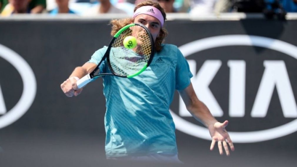 Στους "16" του Australian Open ο Τσιτσιπάς με αντίπαλο τον Φέντερερ