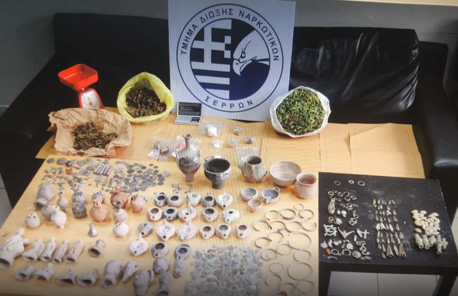 Σέρρες: Σύλληψη άνδρα για ναρκωτικά και αρχαιοκαπηλία – Βρέθηκαν κάνναβη και δεκάδες αρχαία αντικείμενα