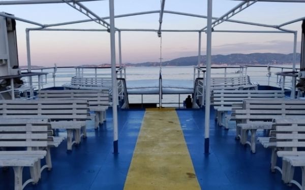 Εκπτώσεις σε ακτοπλοϊκά και αεροπορικά εισιτήρια για τη μετάβαση αναπληρωτών εκπαιδευτικών στην περιοχή τοποθέτησής τους