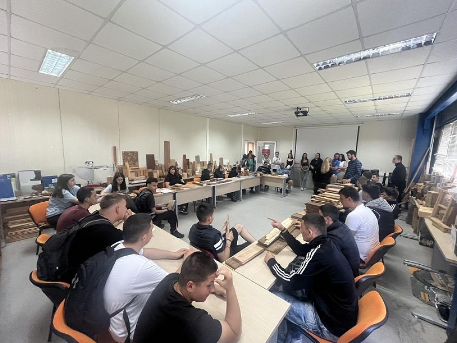 1ο ΕΠΑΛ Καρδίτσας: Επίσκεψη στο τμήμα Σχεδιασμού και Τεχνολογίας Ξύλου και Επίπλου
