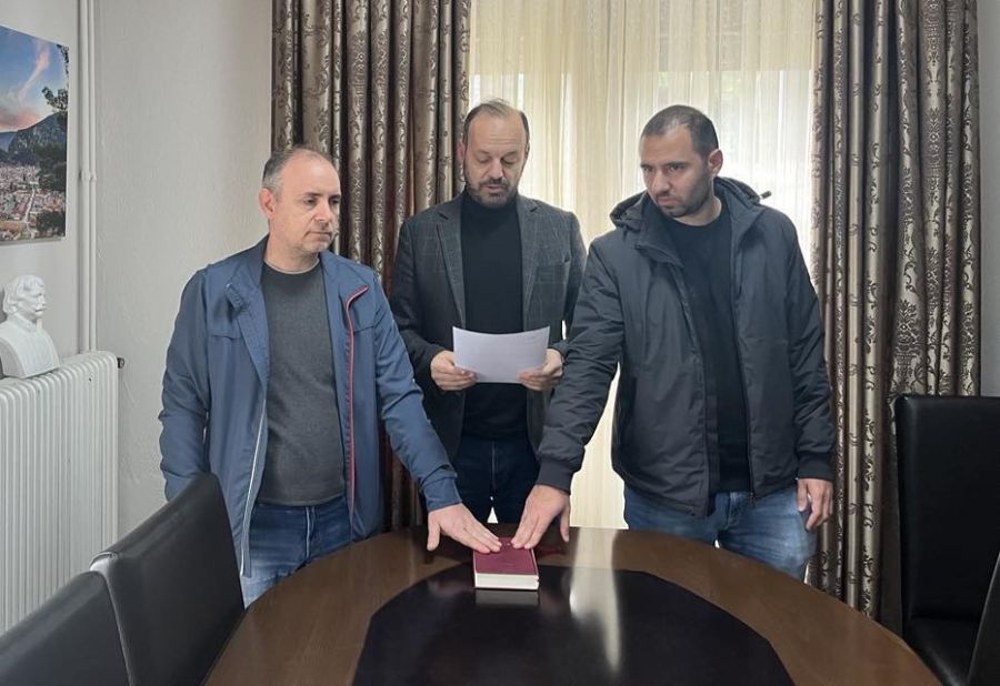 Ορκίστηκαν δύο νέοι μόνιμοι υπάλληλοι στο Δήμο Μουζακίου