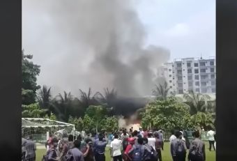 Στρατιωτικό αεροσκάφος συνετρίβη σε σχολείο στο Μπανγκλαντές - Τουλάχιστον 25 νεκροί μαθητές, δεκάδες τραυματίες