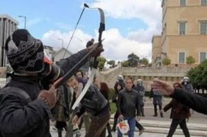 Συνέλαβαν τον «Τοξοβόλο» του Συντάγματος μετά από επιχείρηση της Αντιτρομοκρατικής