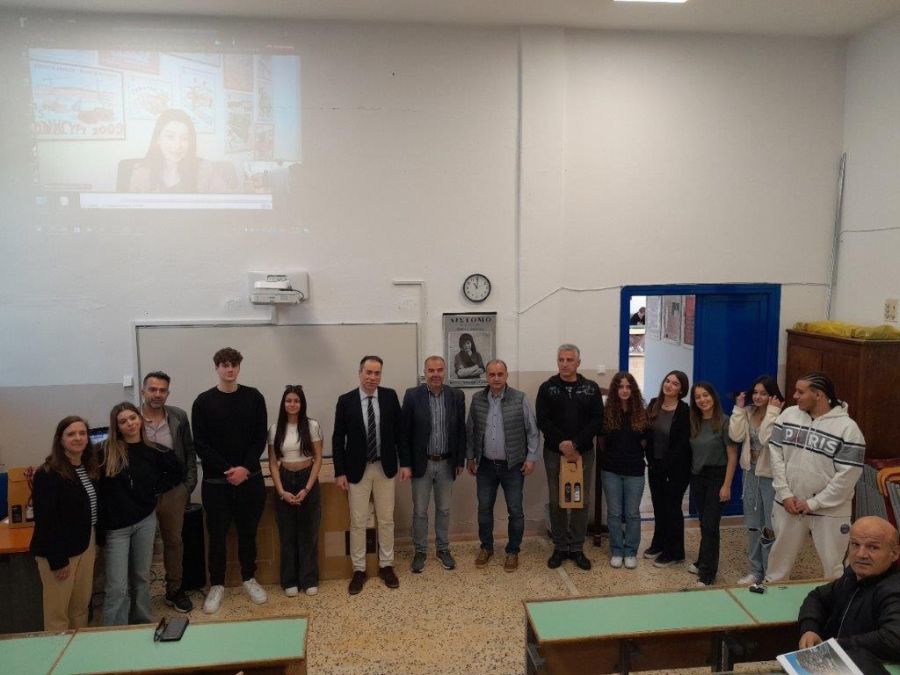 Το Γενικό Λύκειο Μουζακίου για τη δωρεά ηλεκτρονικού εξοπλισμού