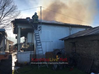 Κάηκε μονοκατοικία στη Μητρόπολη Καρδίτσας (+Φώτο)