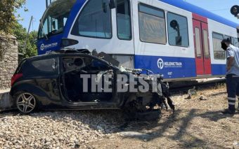 Πάτρα: Σύγκρουση Ι.Χ. με τον Προαστιακό στην Ανθείας (+Φωτο)