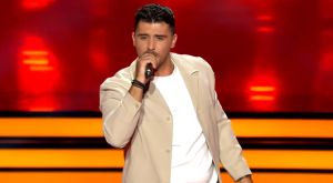 Από τη Βατσουνιά στο The Voice με τέσσερις καρέκλες γυρισμένες! Ο Ηλίας Ζήσης διάλεξε (τι άλλο) ....Έλενα Παπαρίζου! (+Βίντεο)