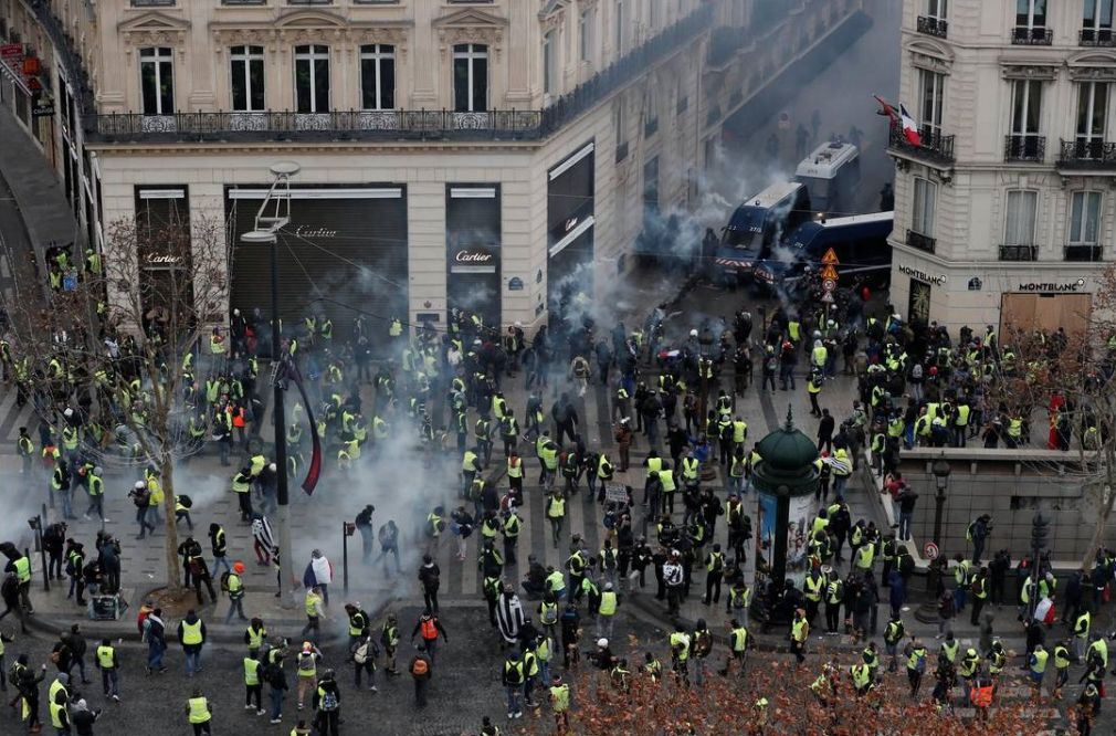 Γαλλία: Περισσότεροι από 100 οι τραυματίες στις σφοδρές συγκρούσεις αστυνομίας - «κίτρινων γιλέκων» (+Βίντεο)