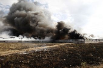Πυρκαγιά σε εξέλιξη σε χώρο ανακύκλωσης έξω από τη Λάρισα