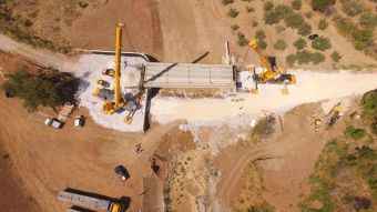 Ολοκληρώνεται η νέα γέφυρα στο Χολόρεμα Αλμυρού