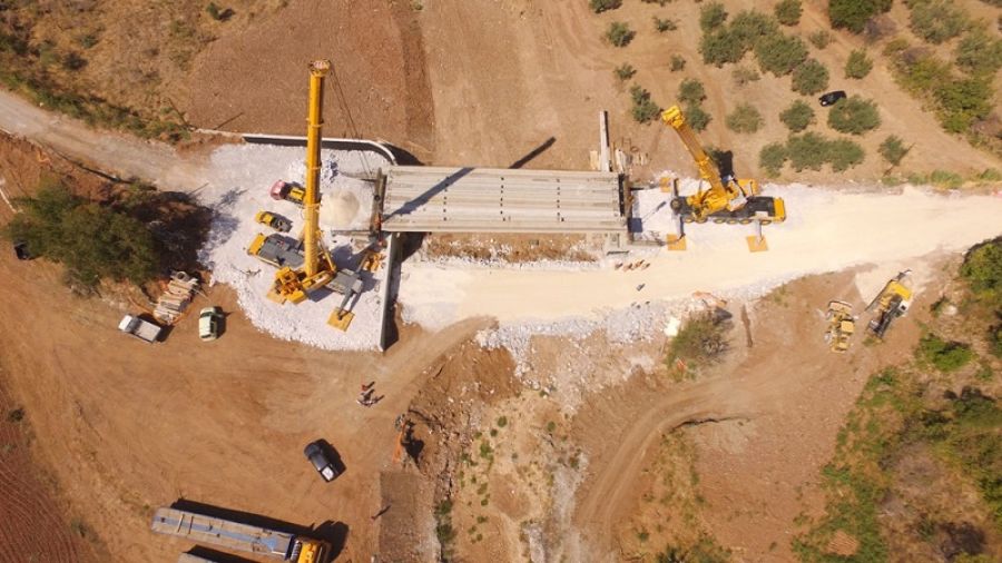 Ολοκληρώνεται η νέα γέφυρα στο Χολόρεμα Αλμυρού