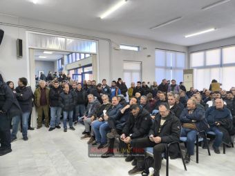 «Ναι» στο διάλογο με τον Πρωθυπουργό, ανοιχτούς δρόμους και τα τρακτέρ στα μπλόκα αποφάσισε η ΠΕΜ στον Παλαμά (+Βίντεο)