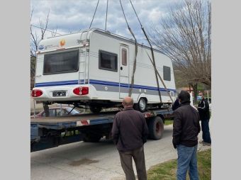Αφίχθηκαν δυο τροχόσπιτα για αστέγους στον Αγ. Δημήτριο του Δήμου Παλαμά