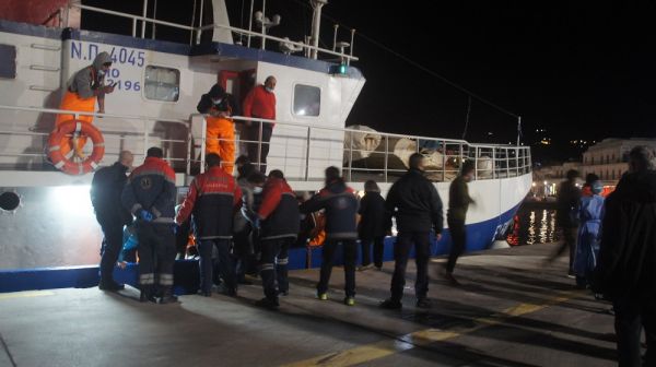 Πάρος: Τουλάχιστον 13 νεκροί μετά από ναυάγιο με ιστιοφόρο που επέβαιναν μετανάστες και πρόσφυγες