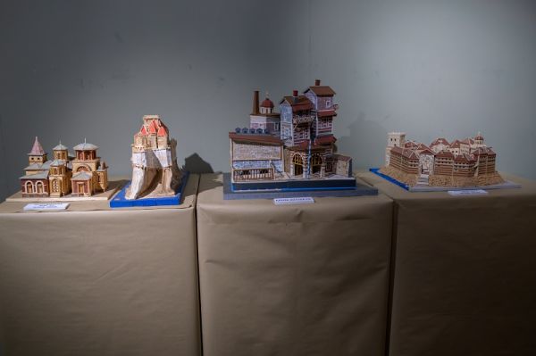 Περιφέρεια Θεσσαλίας: Εγκαινιάστηκε η έκθεση «Άγιον Όρος και Μετέωρα - Περιήγηση στις Μοναστικές Πολιτείες»