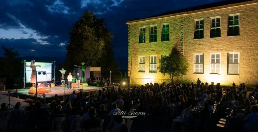 AMKE ITAMOS MOUZAKI: Με επιτυχία παρουσιάστηκε η θεατρική παράσταση «Μια Φιγούρα Σιωπηλή……» στο Φανάρι την Κυριακή (24/8)