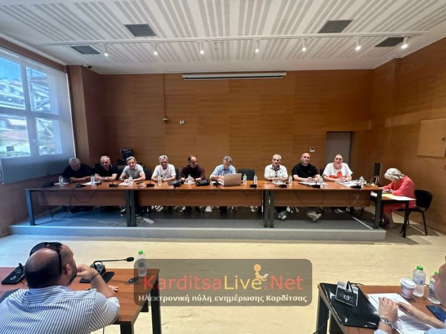 Δημοτική Αρχή: Στόχος η πλατεία «Καραολή &amp; Δημητρίου» (Δικαστηρίων) να ολοκληρωθεί γρήγορα - Βάφονται οι διαβάσεις το καλοκαίρι