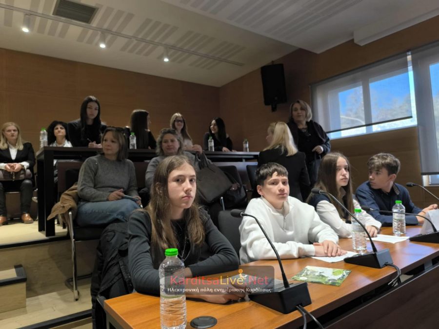 Καρδίτσα: Για τις αιτίες και τις συνέπειες των τροχαίων ατυχημάτων αλλά και την πρόληψη τους συζητούν οι έφηβοι δημοτικοί σύμβουλοι (+Φωτο)