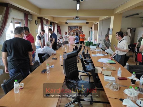 Τους σάκους των εκλογών παραλαμβάνουν οι Δήμοι από την Π.Ε. Καρδίτσας (+Φωτο +Βίντεο)