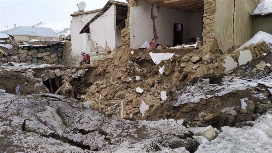 Σεισμός στα σύνορα Τουρκίας - Ιράν: Νεκροί και τραυματίες
