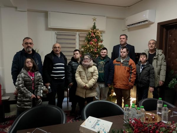 Πρωτοχρονιάτικα κάλαντα από το Σωματείο Γονέων Κηδεμόνων και Φίλων Μαθητών και Απόφοιτων Ατόμων με Αναπηρία Καρδίτσας