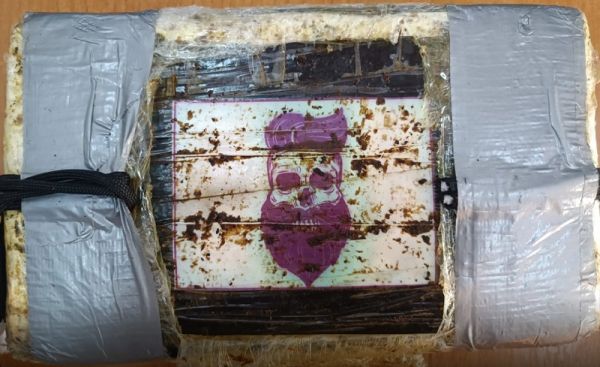 210 κιλά κοκαΐνης εντοπίστηκαν σε κοντέινερ με γαρίδες στον Πειραιά - Πάνω από 5 εκατ. ευρώ αποκόμισε η εγκληματική οργάνωση