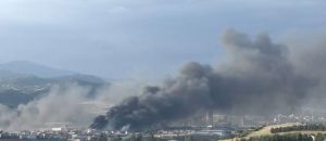 Πυρκαγιά στο Ωραιόκαστρο: Ρίψεις σε δύο εργοστάσια, χωρίς ενεργό μέτωπο στο δασικό κομμάτι – Το τοξικό νέφος έχει φτάσει στη Θεσσαλονίκη