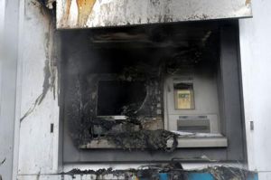 Αθώοι οι κατηγορούμενοι για την ανατίναξη των ΑΤΜ σε Νέο Μοναστήρι και Νίκαια - Τον Ιούνιο εκδικάζεται η υπόθεση για το ΑΤΜ στο Λεοντάρι