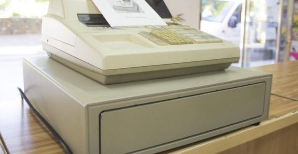 Δόθηκε νέα παράταση για την απόσυρση των ταμειακών μηχανών