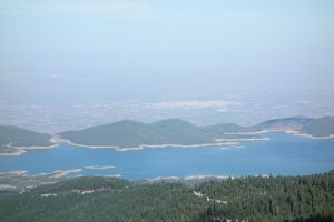 Λίμνη Πλαστήρα: Η περιμετρική περιήγηση 55 χιλιομέτρων για αναψυχή και πνευματική ξεκούραση