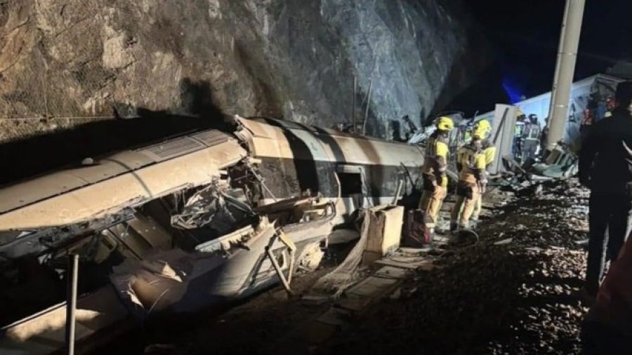 Ισπανία: Στους 39 οι νεκροί από εκτροχιασμό και σύγκρουση δύο τρένων - Κρίσιμη η κατάσταση πολλών τραυματιών