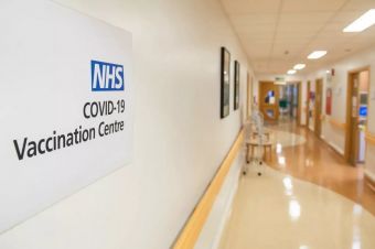 Αρχίζουν οι εμβολιασμοί κατά της COVID-19 στη Μεγάλη Βρετανία