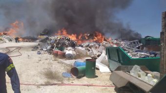 Πυρκαγιά σε χώρο ανακύκλωσης στις Ελευθερές Λάρισας