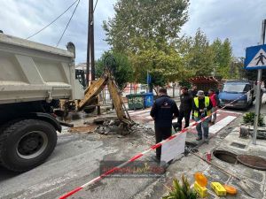 Σε εξέλιξη εργασίες της ΔΕΥΑΚ στην οδό Θεσσαλιώτιδος για τα λιμνάζοντα νερά κοντά στο 10ο Δημοτικό Σχολείο (+Φωτο)