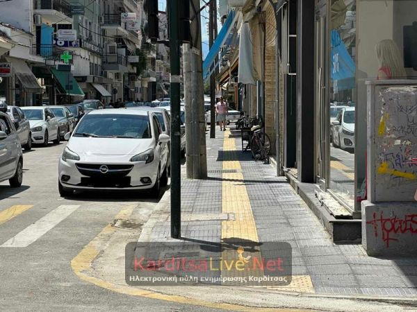 Ολοκληρώθηκε η ανάπλαση των πεζοδρομίων στην οδό Κουμουνδούρου - Κανονικά πλέον η διέλευση οχημάτων και πεζών (+Φώτο)